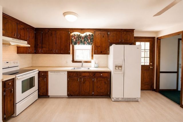 42 Stowe Rd, Grafton, MA 01519