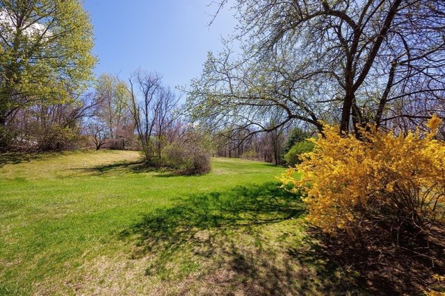 42 Stowe Rd, Grafton, MA 01519