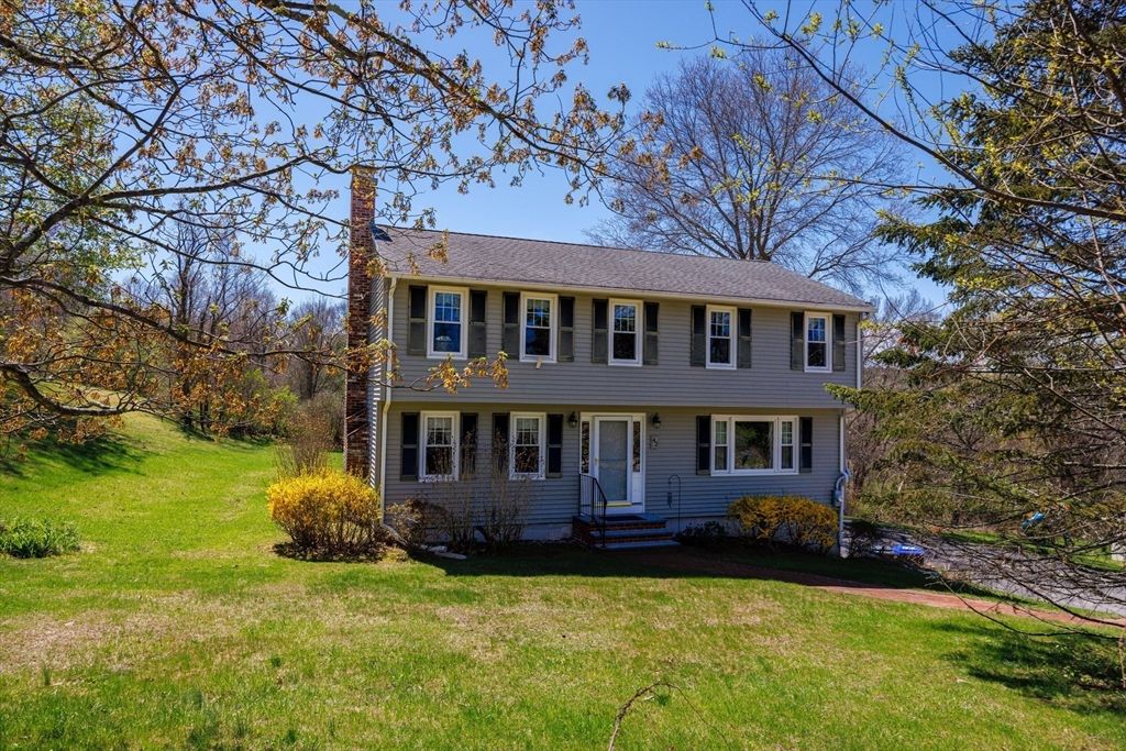 42 Stowe Rd, Grafton, MA 01519