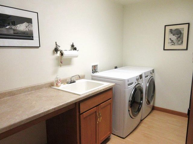 1619 Sandstone LANE, Howards Grove, WI 53083