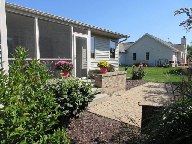 1619 Sandstone LANE, Howards Grove, WI 53083