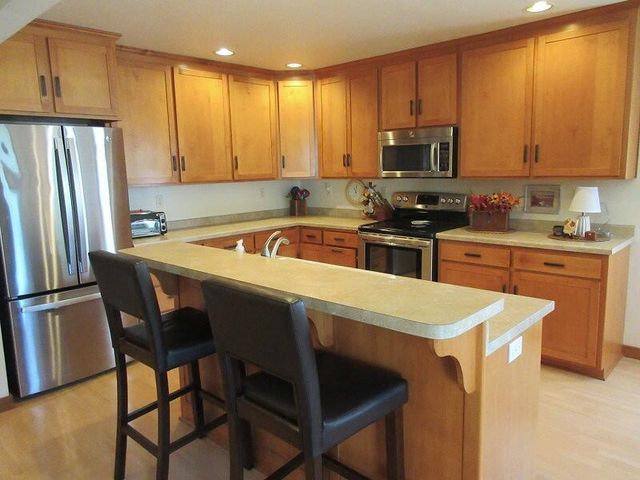 1619 Sandstone LANE, Howards Grove, WI 53083