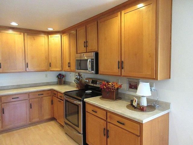 1619 Sandstone LANE, Howards Grove, WI 53083