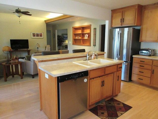 1619 Sandstone LANE, Howards Grove, WI 53083