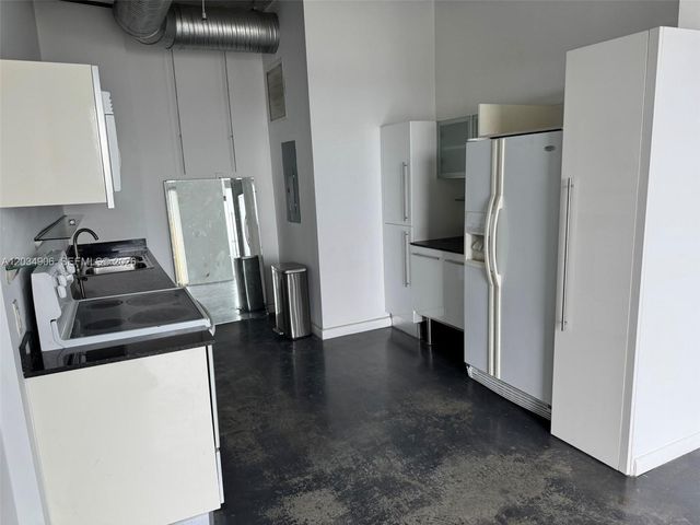 10 SW South River Dr 812, Miami, FL 33130