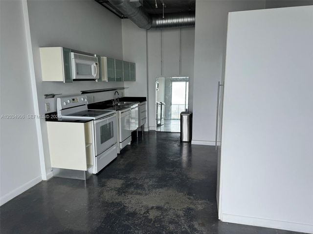 10 SW South River Dr 812, Miami, FL 33130