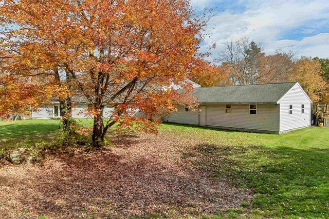 56 Prescott Heights Road, Hooksett, NH 03106