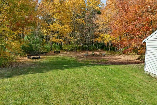 56 Prescott Heights Road, Hooksett, NH 03106