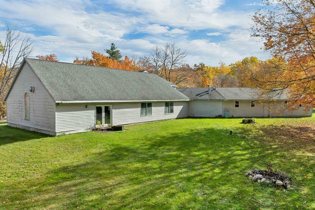 56 Prescott Heights Road, Hooksett, NH 03106