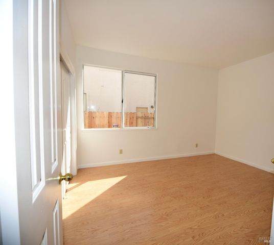 305 Mayfield Cir, Suisun City, CA 94585