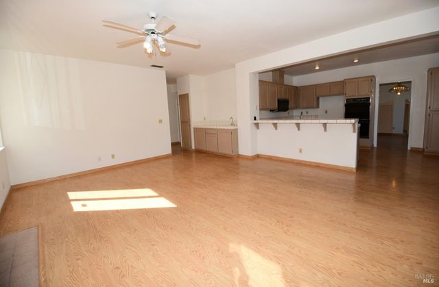 305 Mayfield Cir, Suisun City, CA 94585