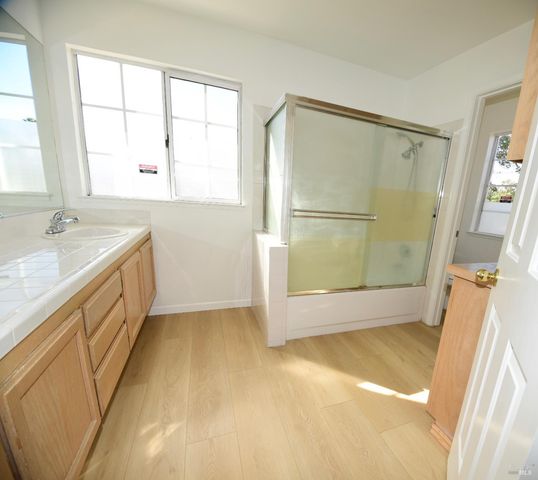 305 Mayfield Cir, Suisun City, CA 94585