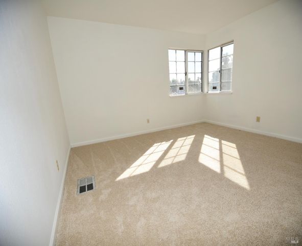 305 Mayfield Cir, Suisun City, CA 94585