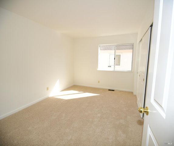 305 Mayfield Cir, Suisun City, CA 94585