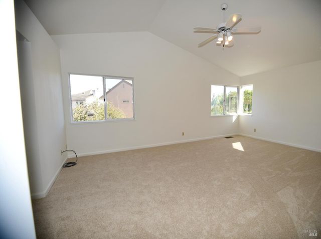 305 Mayfield Cir, Suisun City, CA 94585