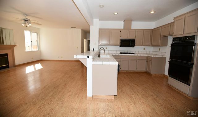 305 Mayfield Cir, Suisun City, CA 94585