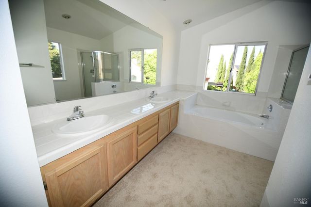 305 Mayfield Cir, Suisun City, CA 94585