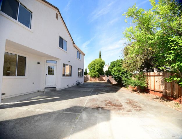 305 Mayfield Cir, Suisun City, CA 94585
