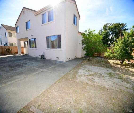 305 Mayfield Cir, Suisun City, CA 94585