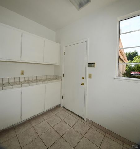 305 Mayfield Cir, Suisun City, CA 94585