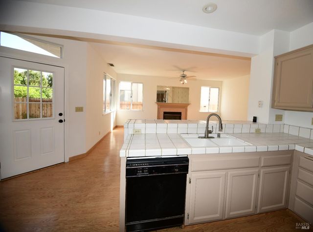 305 Mayfield Cir, Suisun City, CA 94585