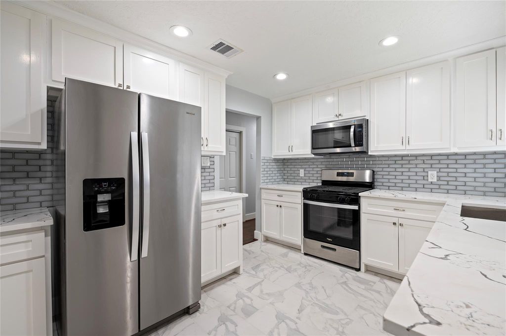 612 Alta Vista Drive, Pasadena, TX 77502