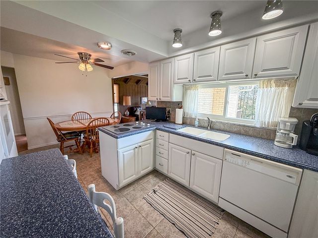 135 Mar Vel Dr, Center Twp, PA 16001