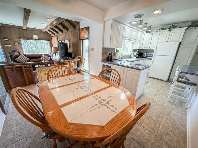 135 Mar Vel Dr, Center Twp, PA 16001