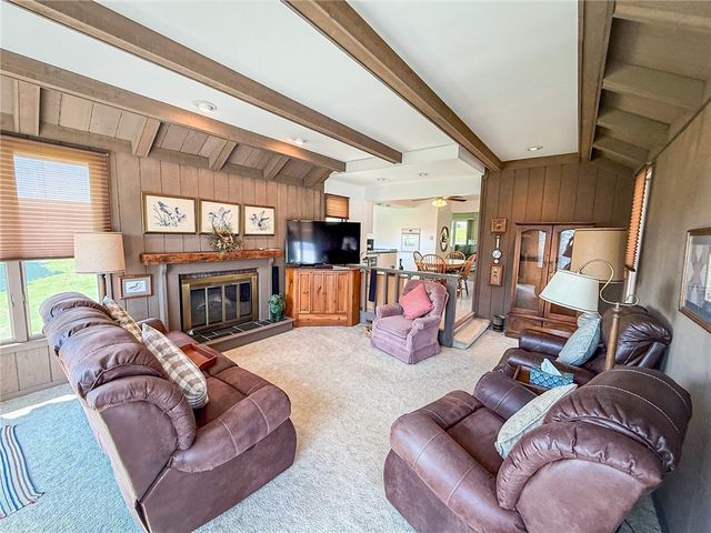 135 Mar Vel Dr, Center Twp, PA 16001