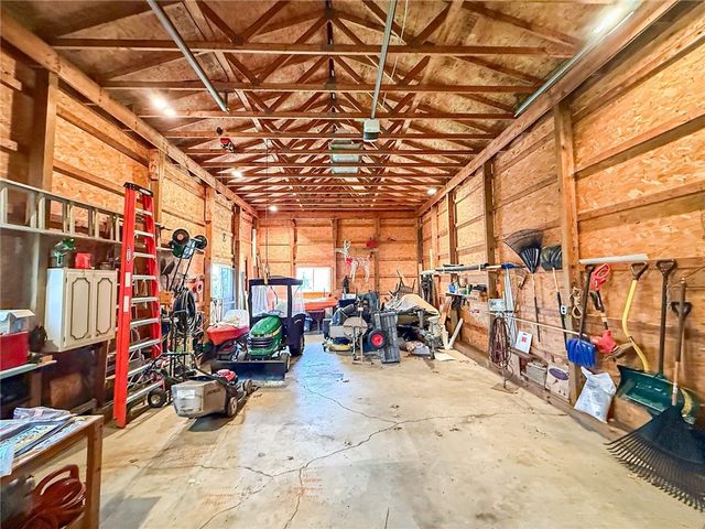 135 Mar Vel Dr, Center Twp, PA 16001