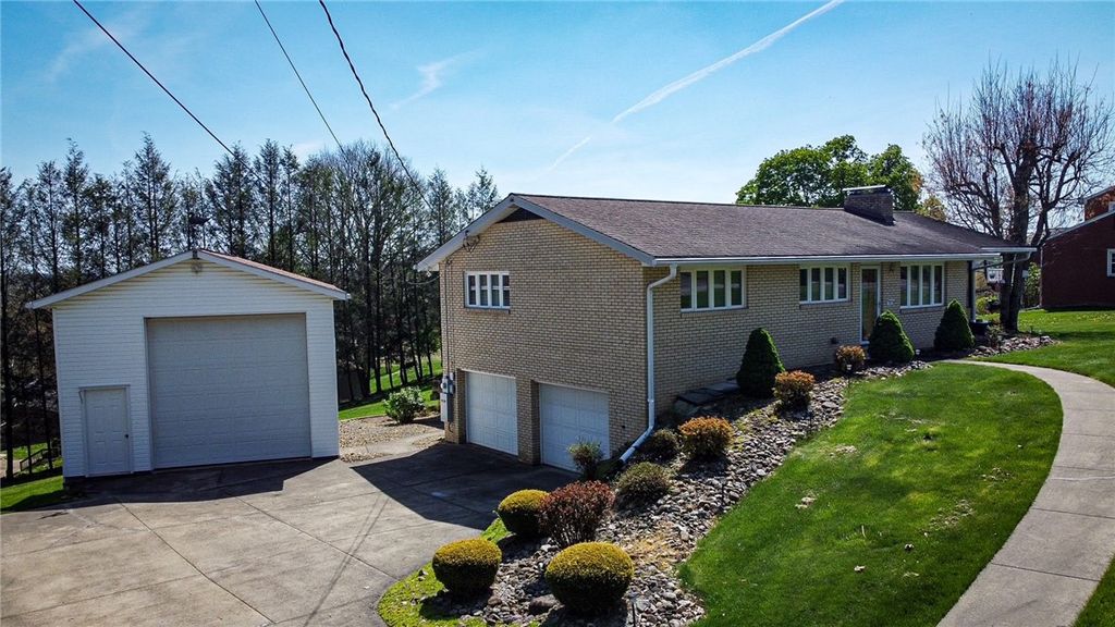 135 Mar Vel Dr, Center Twp, PA 16001