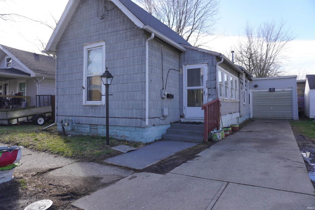 453 W Boone Street, Frankfort, IN 46041
