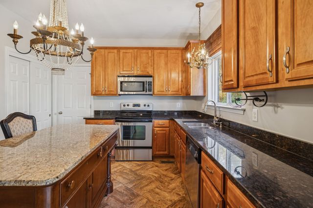 322 Forest Bend Dr, Mount Juliet, TN 37122