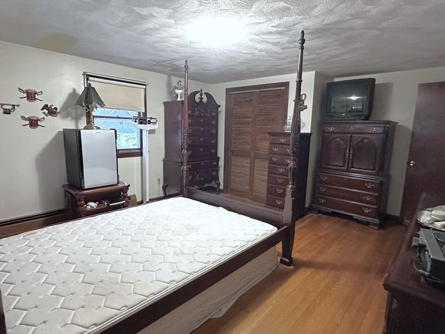 214 Sawdy Dr, Westport, MA 02790