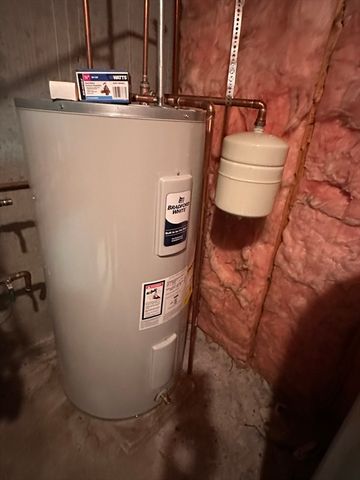 214 Sawdy Dr, Westport, MA 02790