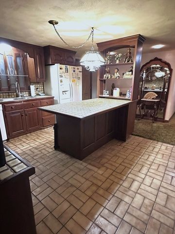 214 Sawdy Dr, Westport, MA 02790