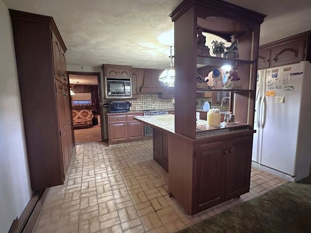 214 Sawdy Dr, Westport, MA 02790