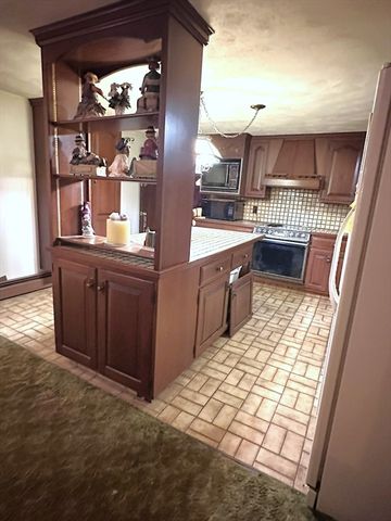 214 Sawdy Dr, Westport, MA 02790