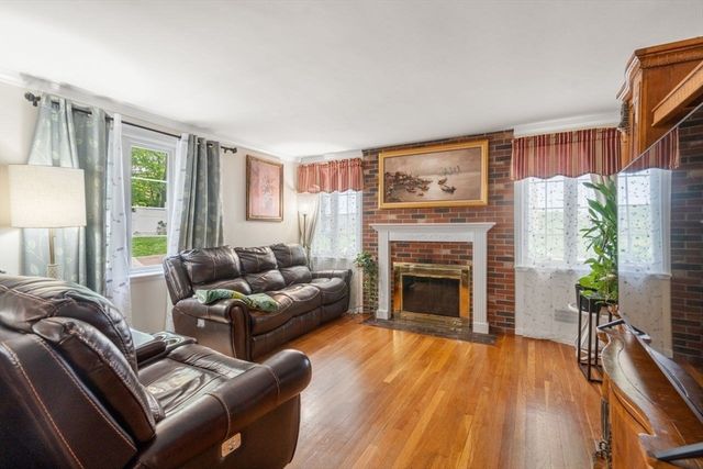 560 Worcester Street, Wellesley, MA 02481