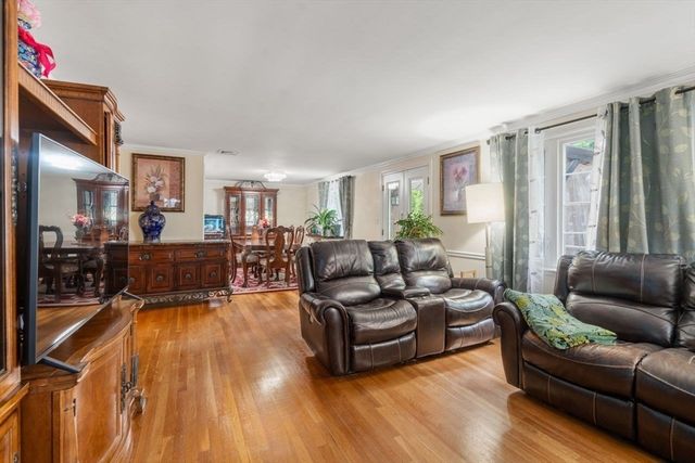 560 Worcester Street, Wellesley, MA 02481