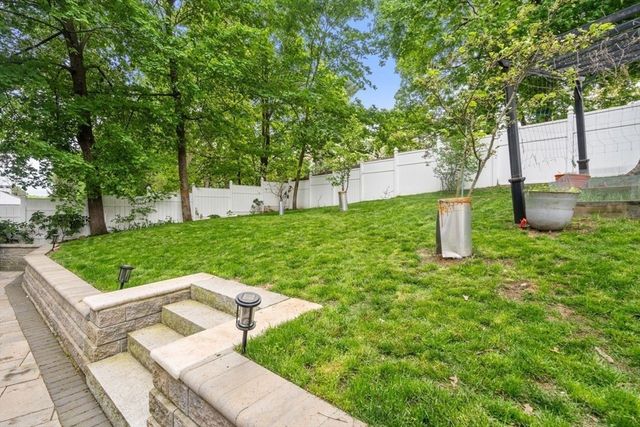 560 Worcester Street, Wellesley, MA 02481
