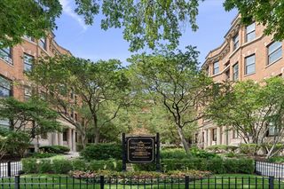 684 W Irving Park Road E5, Chicago, IL 60613