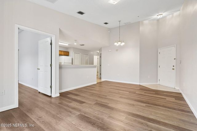 6070 MAGGIES Circle, 113, Jacksonville, FL 32244