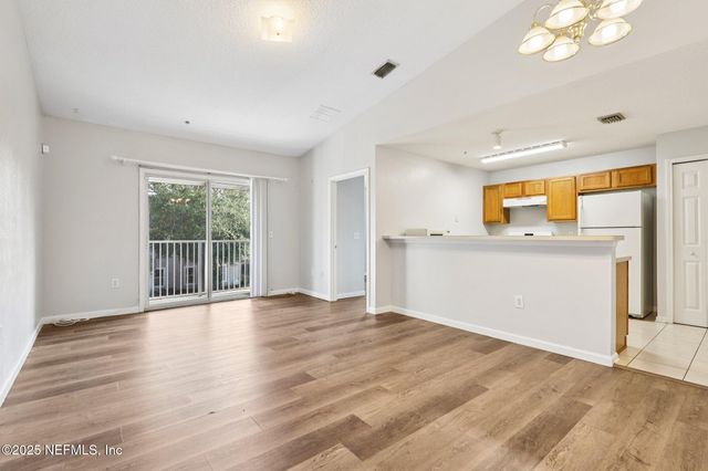 6070 MAGGIES Circle, 113, Jacksonville, FL 32244