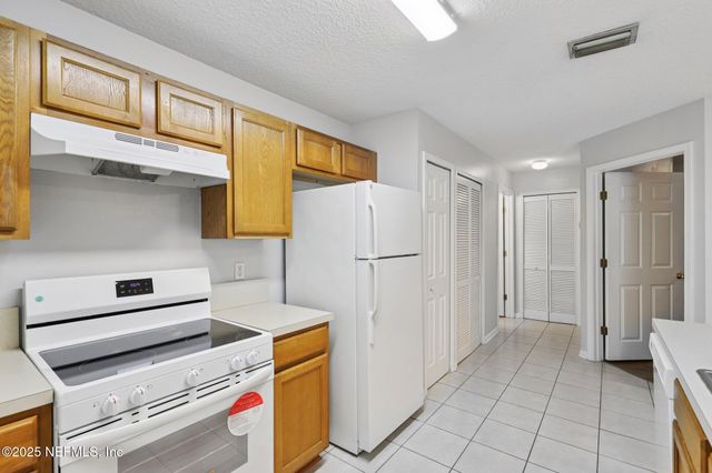 6070 MAGGIES Circle, 113, Jacksonville, FL 32244