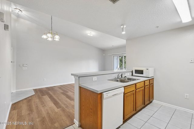 6070 MAGGIES Circle, 113, Jacksonville, FL 32244