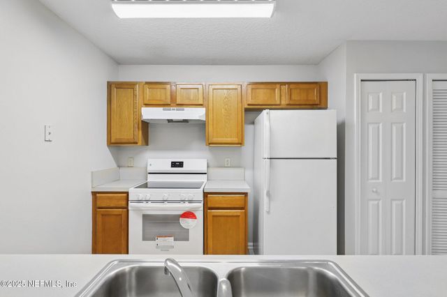 6070 MAGGIES Circle, 113, Jacksonville, FL 32244