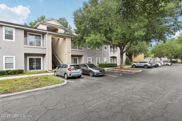 6070 MAGGIES Circle, 113, Jacksonville, FL 32244