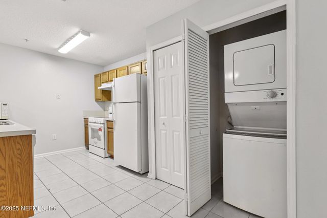 6070 MAGGIES Circle, 113, Jacksonville, FL 32244