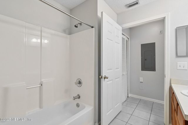 6070 MAGGIES Circle, 113, Jacksonville, FL 32244